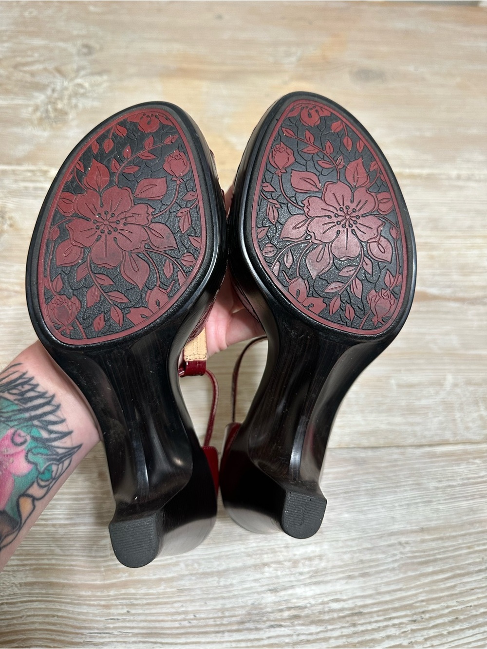 Sofft Burgundy Patent Leather T-strap Heels Open Toed Sandals Size 8.5 - Picture 6 of 7